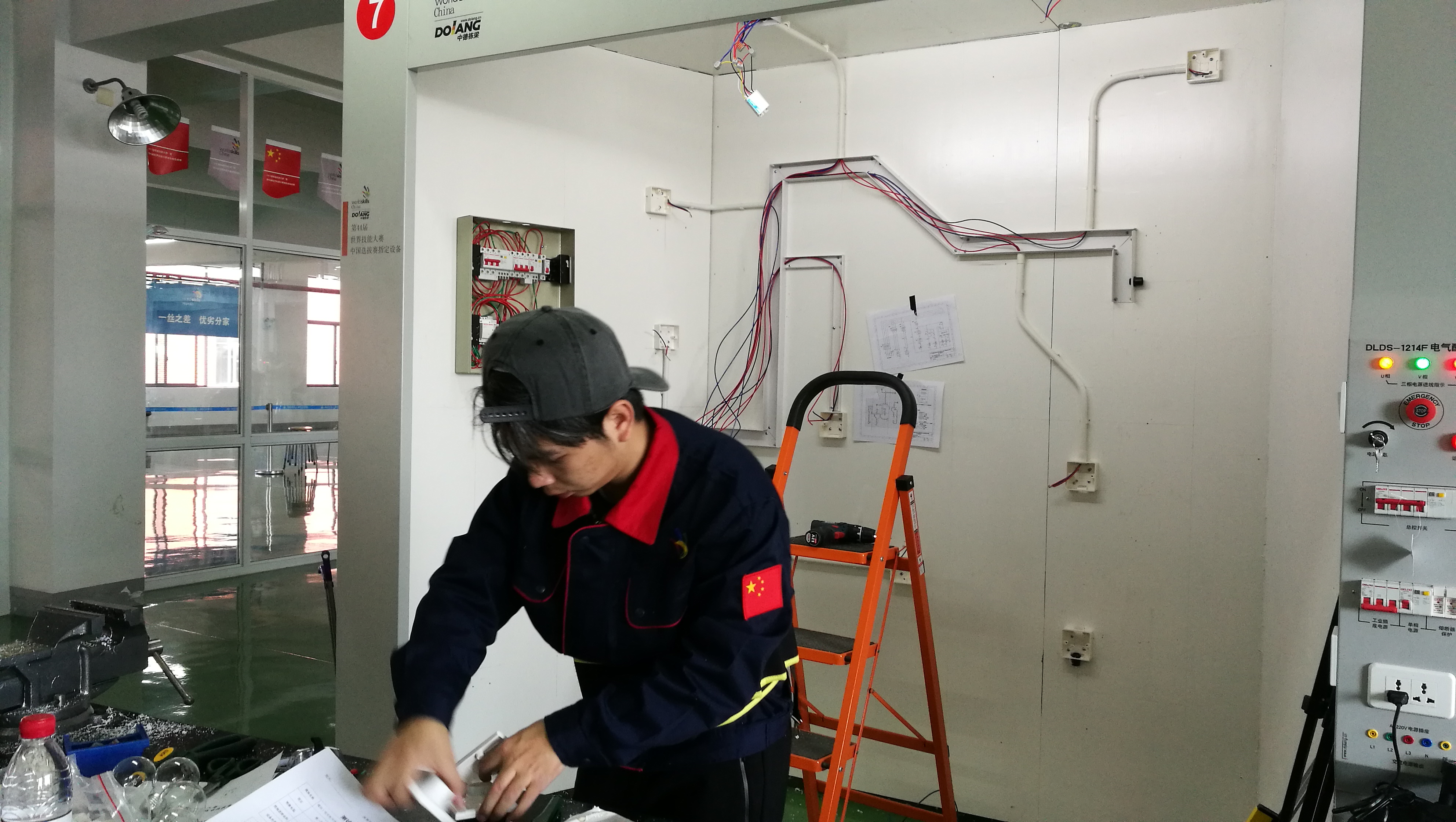 第45屆世界技能大賽湖南省選拔賽 “電氣裝置”項目我院再創佳績(圖文)