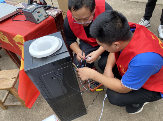 “衡陽群眾”開展家電維修志愿服務活動