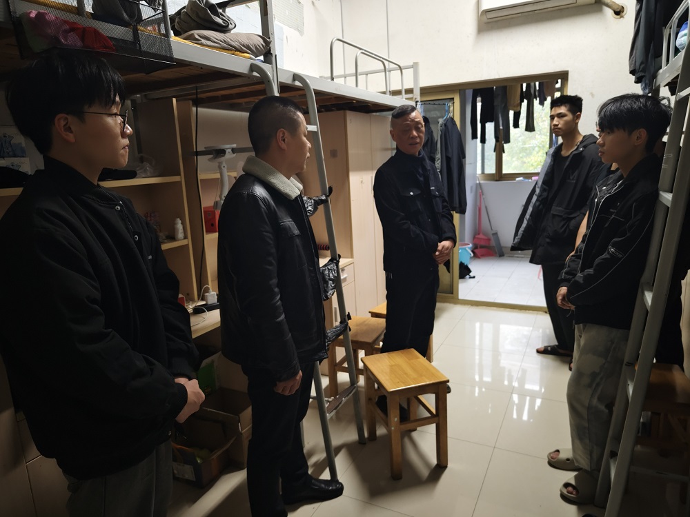 電氣工程學院領導深入企業回訪并探望崗位實習學生