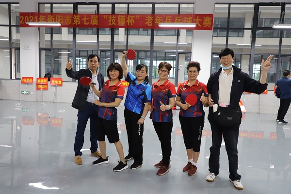 轉掌上衡陽客戶端5月29日訊：  衡陽市第七屆“技師杯”老年人乒乓球大賽開賽