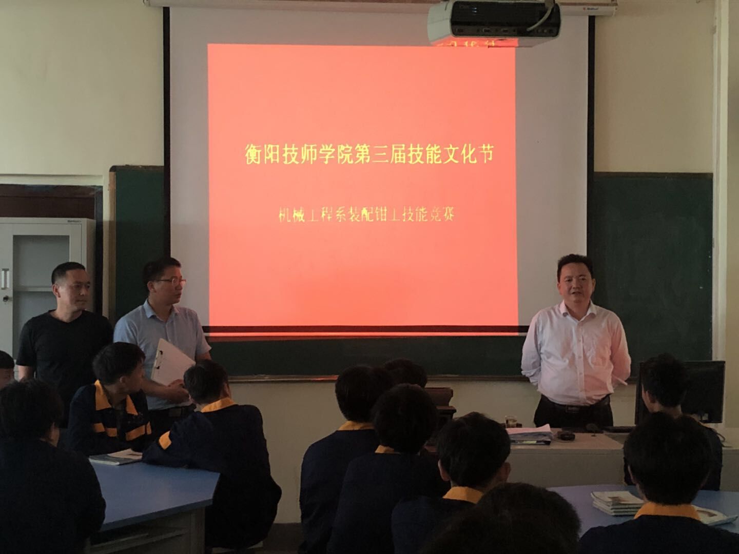 聚焦第三屆技能文化節(jié)| 機(jī)械工程系舉辦“裝配鉗工技術(shù)”技能競賽