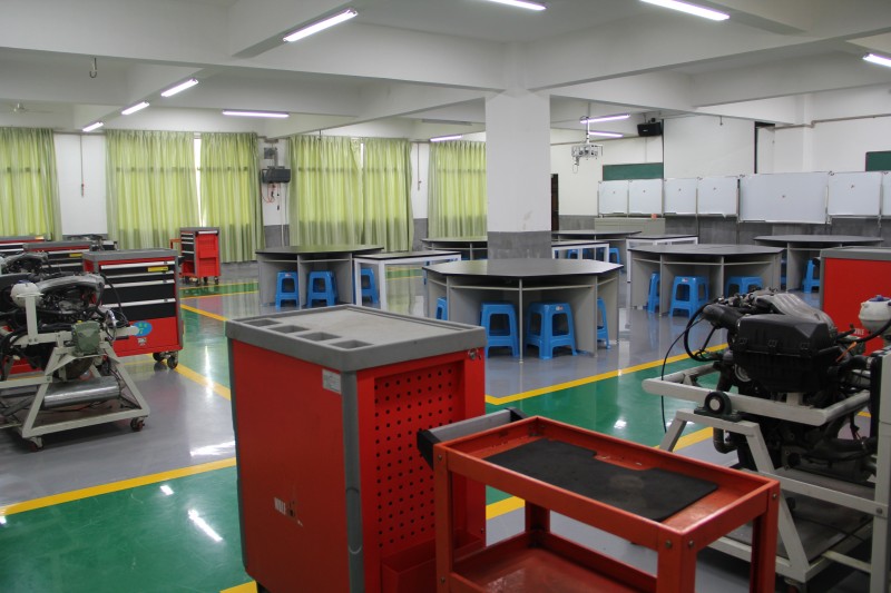汽車底盤(pán)電控一體化實(shí)訓(xùn)室