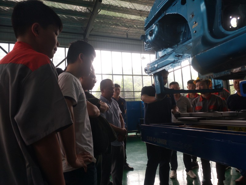 卡爾拉得廠家派專家來我系對專業(yè)教師進行培訓