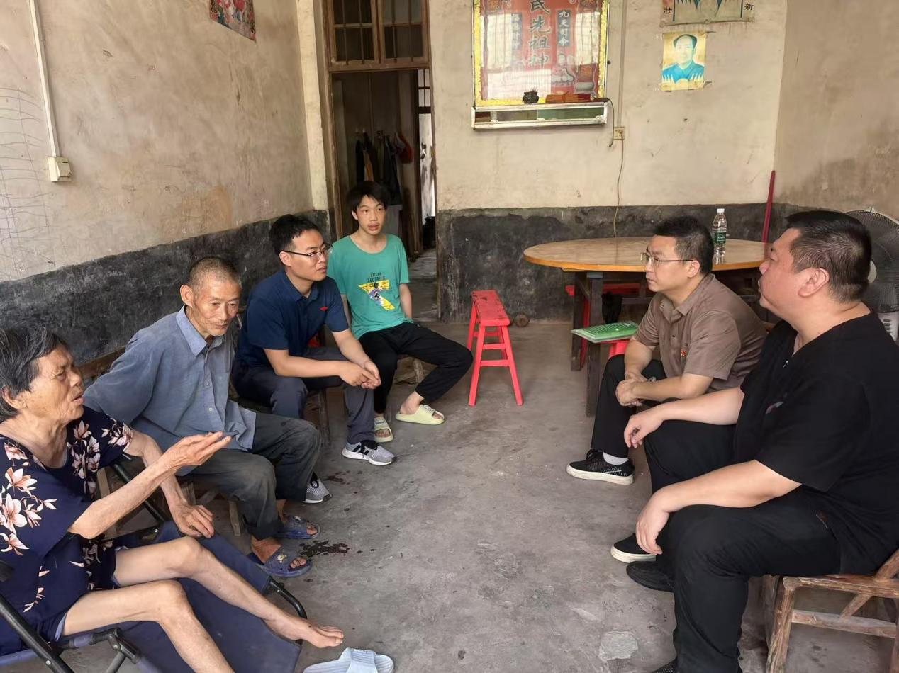 家校攜手護歸途 溫情家訪續新章