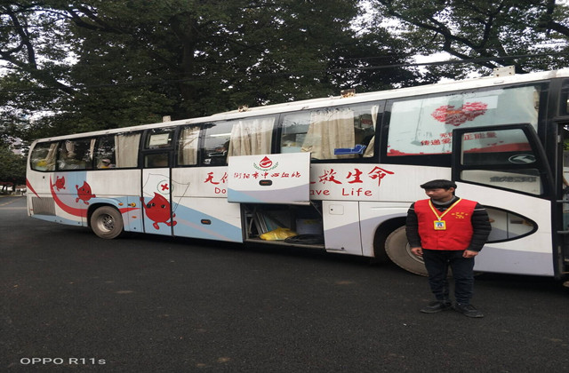 電氣工程學院組織學生參加義務獻血活動(圖文)