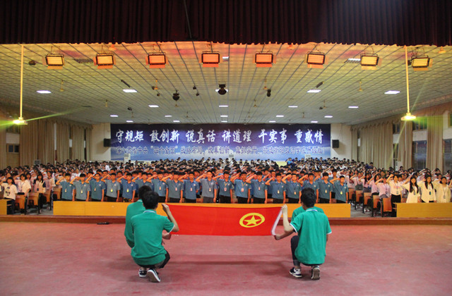 “高舉團旗跟黨走、萬個支部同宣誓”主題活動