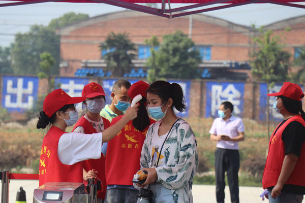 衡陽技師學院:“衡陽群眾”青年志愿者助力開學復課