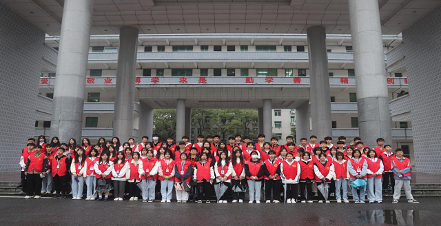 學院團委開展文明校園志愿者活動