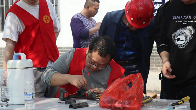 鄰里守望學雷鋒 志愿服務鄉村行