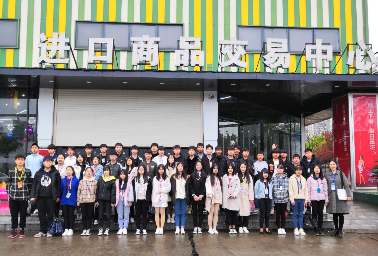 把課堂搬進(jìn)企業(yè)  我院現(xiàn)代物流系組織物流專業(yè)學(xué)生赴企業(yè)開展實(shí)地教學(xué)(圖文)