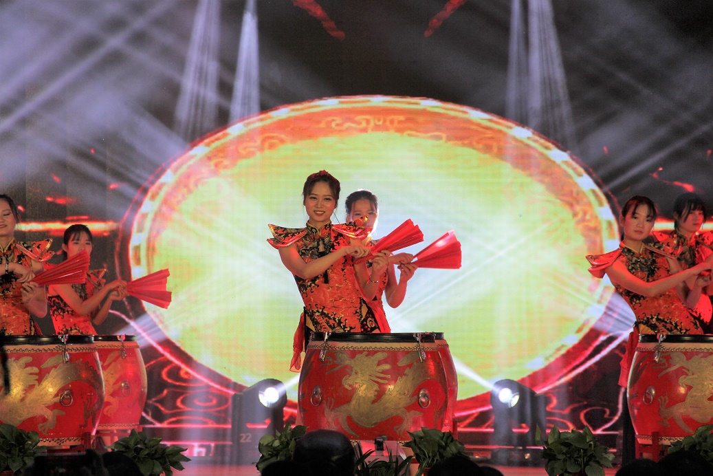 學院隆重舉行“喜看學院新變化  禮贊發(fā)展新成就”文藝晚會(圖文)