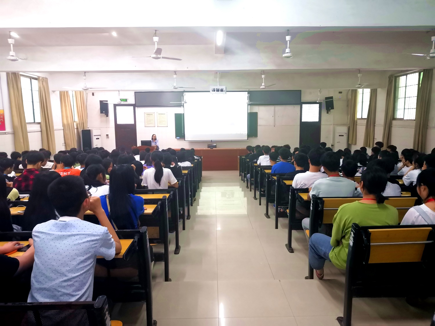 院團委舉辦“關愛自己，從心開始”心理健康講座