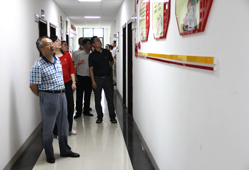 學院機關第三黨支部赴雨母山鎮臨江村開展主題黨日活動