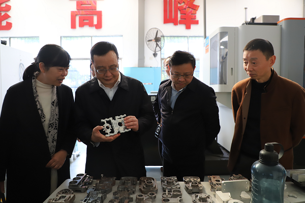 省人社廳副廳長陽望平一行來學(xué)院調(diào)研國家光電技術(shù)項目集訓(xùn)基地