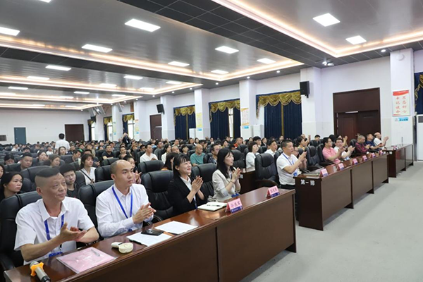 職業(yè)教育活動周丨衡陽技師學院召開“家校共攜手  一起向未來” 主題家長會