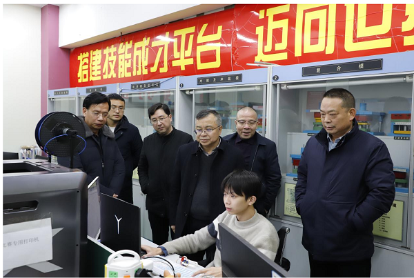 學院領導看望慰問湖南省第二屆職業(yè)技能大賽備賽師生