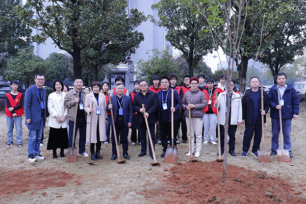 學院開展2025年義務植樹活動