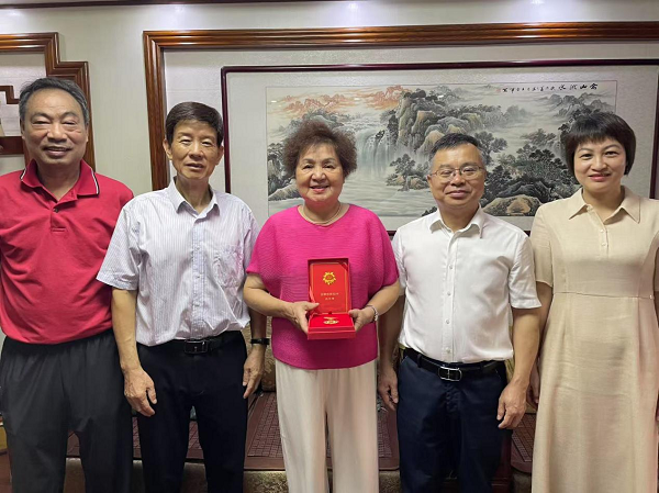 學(xué)院開展“七一”走訪慰問活動(dòng)