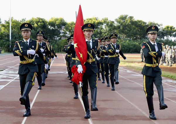 迷彩青春啟程！衡陽技師學(xué)院舉行2025級新生軍訓(xùn)動員大會