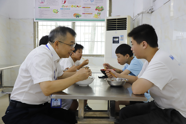 衡陽技師學(xué)院：陪餐暖學(xué)子，共話民族情
