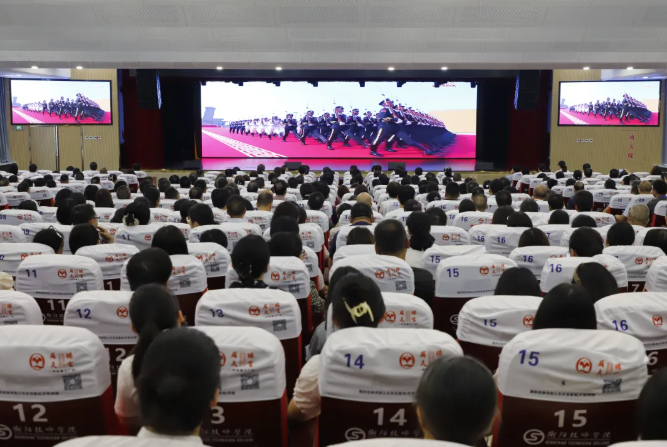 衡陽技師學(xué)院師生收看紀(jì)念中國人民抗日戰(zhàn)爭暨世界反法西斯戰(zhàn)爭勝利80周年大會
