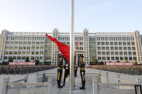 衡陽技師學(xué)院舉行升國旗儀式暨“國旗下的講話”活動