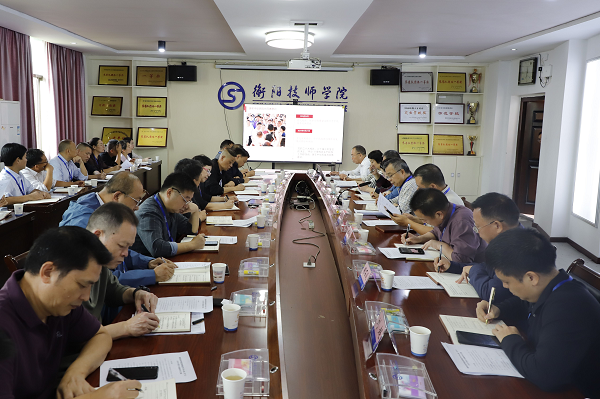 學院黨委理論學習中心組（擴大）舉行2025年第9次集體學習