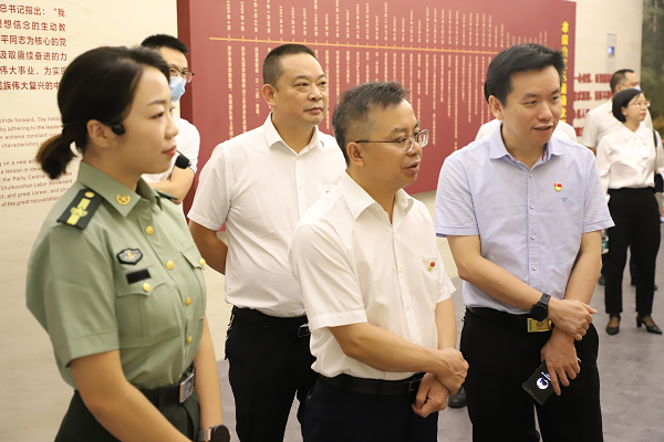 創(chuàng)新學(xué)習(xí)形式！衡陽技師學(xué)院黨委理論學(xué)習(xí)中心組把“課堂”搬到紅色教育基地