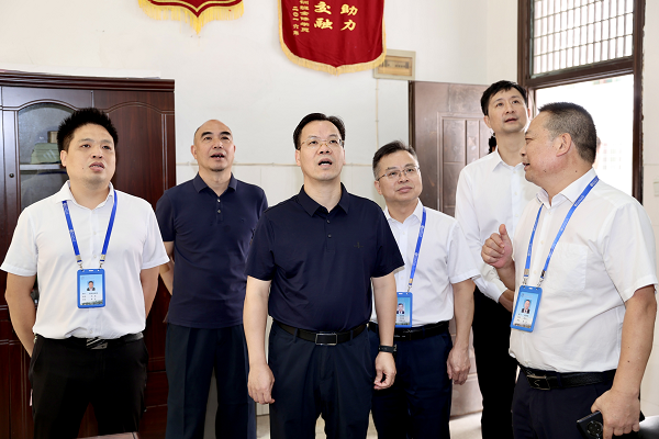 省民宗委黨組副書記、副主任胡建新一行來學(xué)院調(diào)研指導(dǎo)民族團(tuán)結(jié)進(jìn)步示范點(diǎn)創(chuàng)建工作 