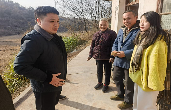 學(xué)院走訪慰問困難學(xué)生