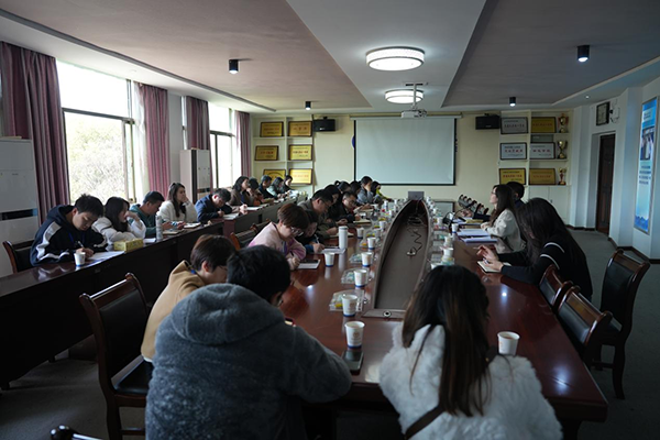 學(xué)院召開通訊員會(huì)議?