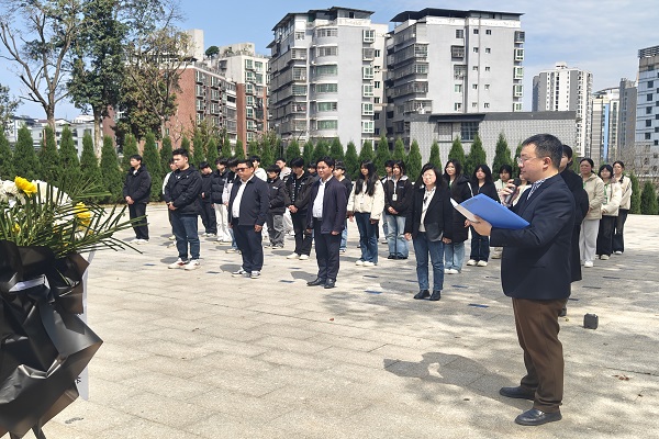 緬懷先輩寄哀思 傳承初心礪前行