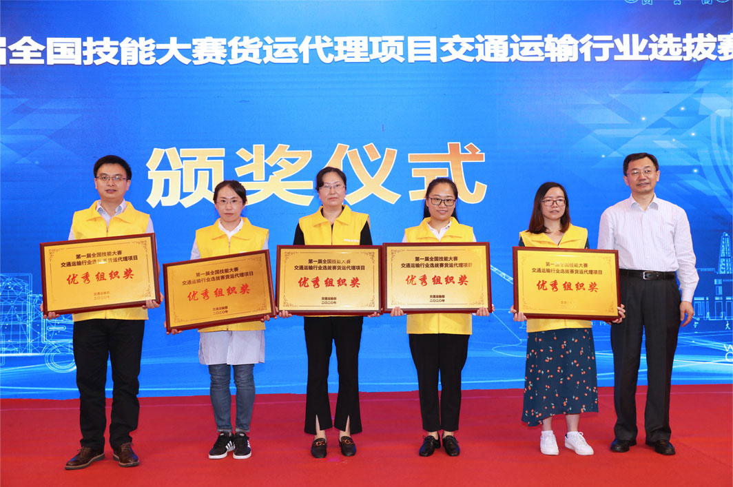 衡陽(yáng)技師學(xué)院學(xué)生李萍在第一屆全國(guó)技能大賽選拔賽上獲獎(jiǎng)